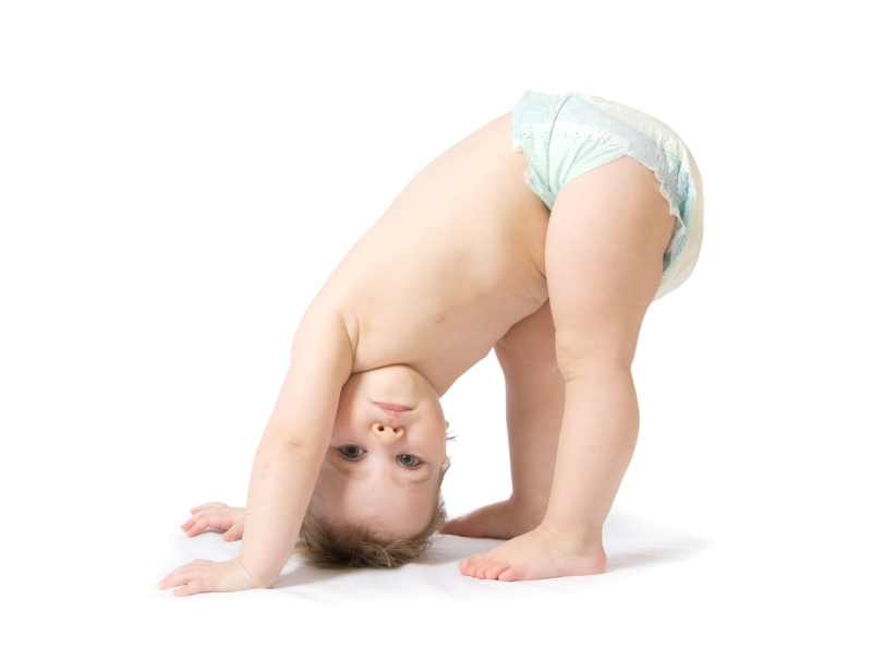 Jak niemowlak rozwija swoje umiejętności ruchowe