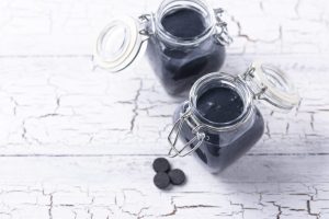 Jak przygotować przetwory z aronii na zimę: sprawdzone przepisy na sok, nalewkę i dżem